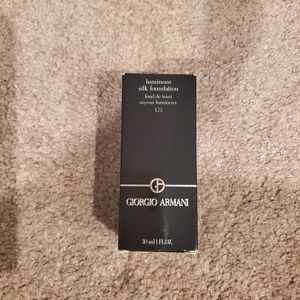Armani Luminous silk foundation